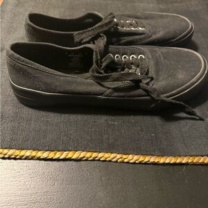 Joe Boxer Black Canvas Low-Top Lace-Up Sneakers